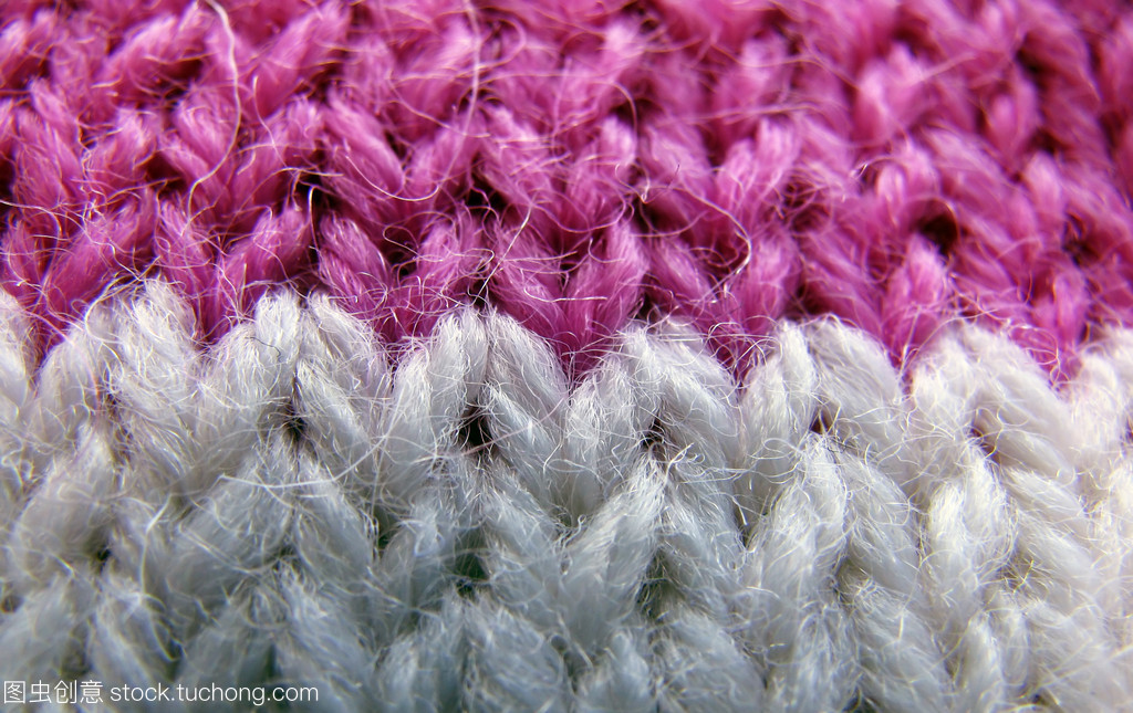 針織的淡紫色和白色螺紋產品