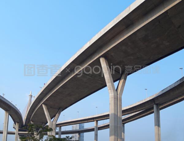 十字路口上的高速公路 公路工程建筑的抉擇與創(chuàng)新